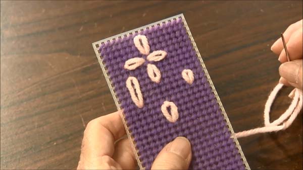 Lazy Daisy On Plastic Canvas_1.1.6